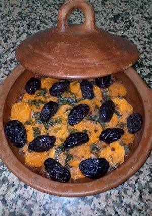 صورة لوصفة طاجين بالبطاطس الحلوة والبرقوق