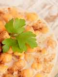 Teskieh con aceite. Garbanzos sirios con salsa de aceite