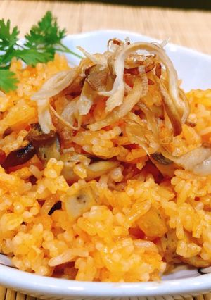 Hình của món Cơm chiên gấc.