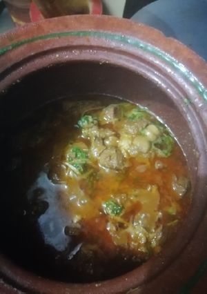 A picture of Mutton Handi made in clay pot.
