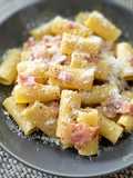 Rigatoni carbonara