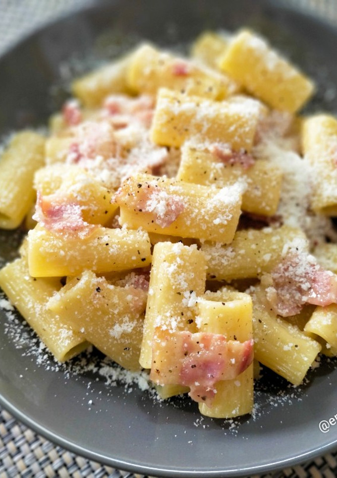 Una foto de Rigatoni carbonara