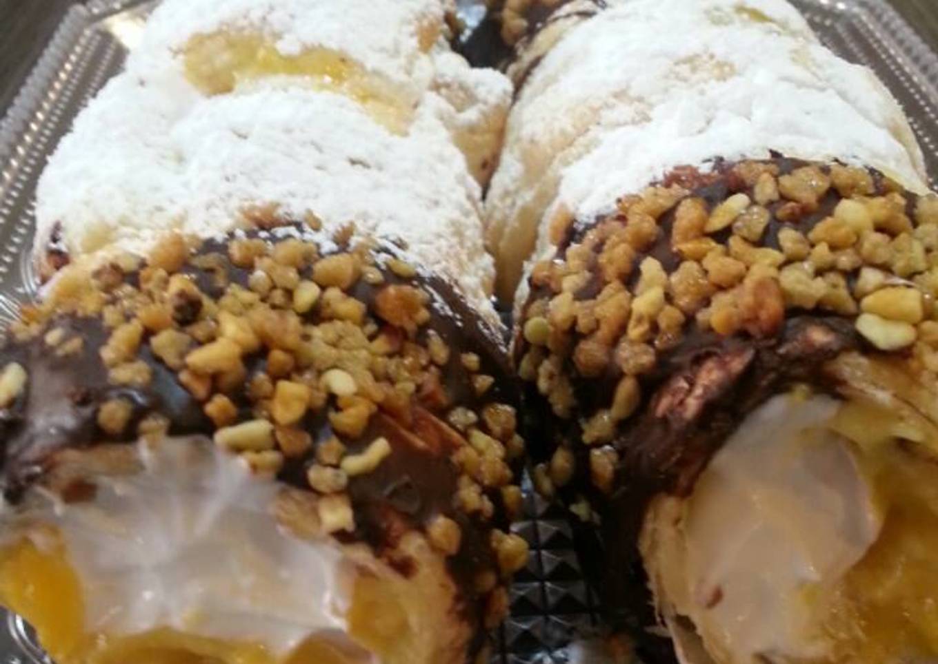 Caña de hojaldre rellenos de crema de calabaza y merengue