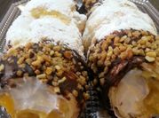 Una foto de merengues rellenos
