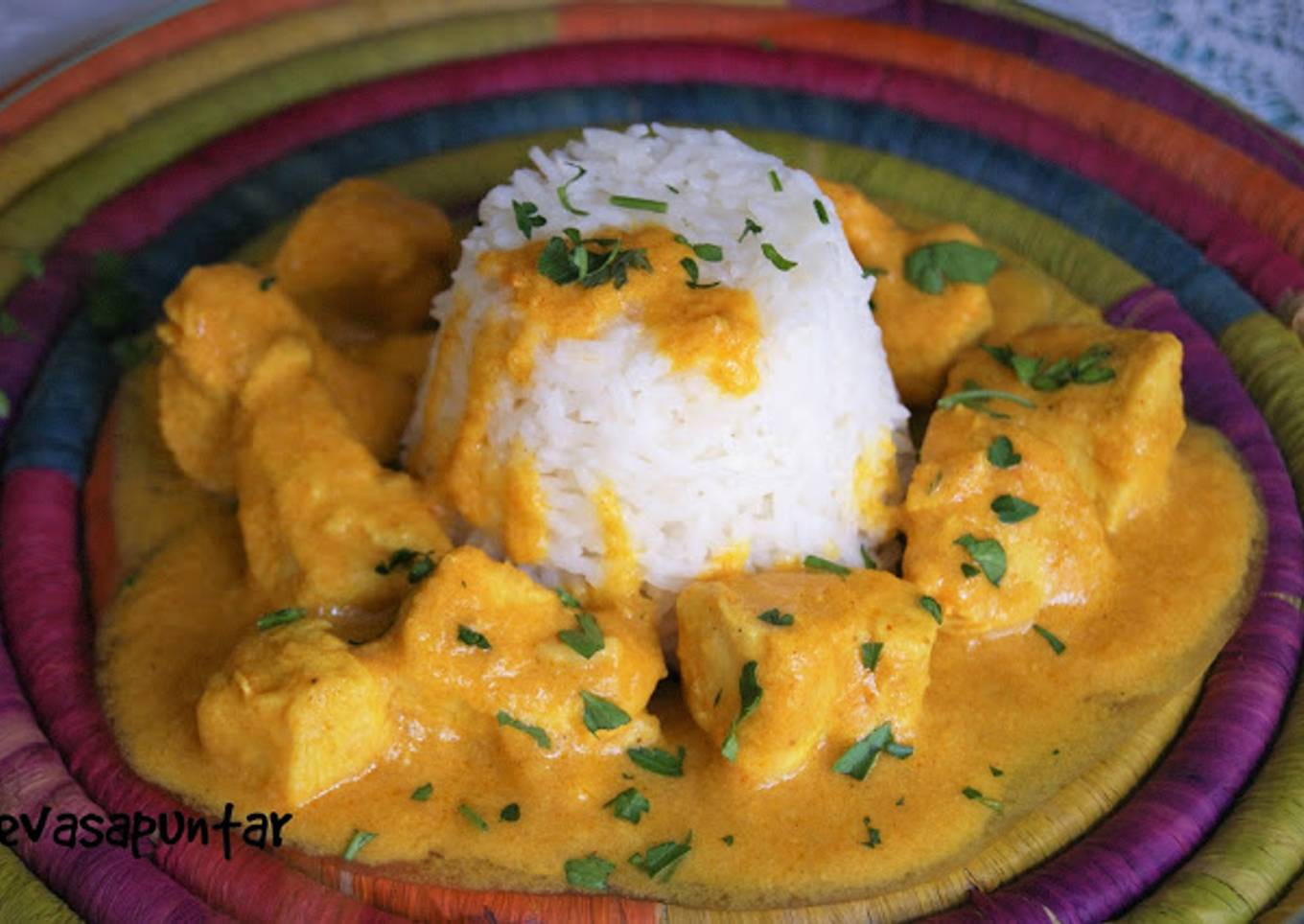 Pollo al curry con arroz