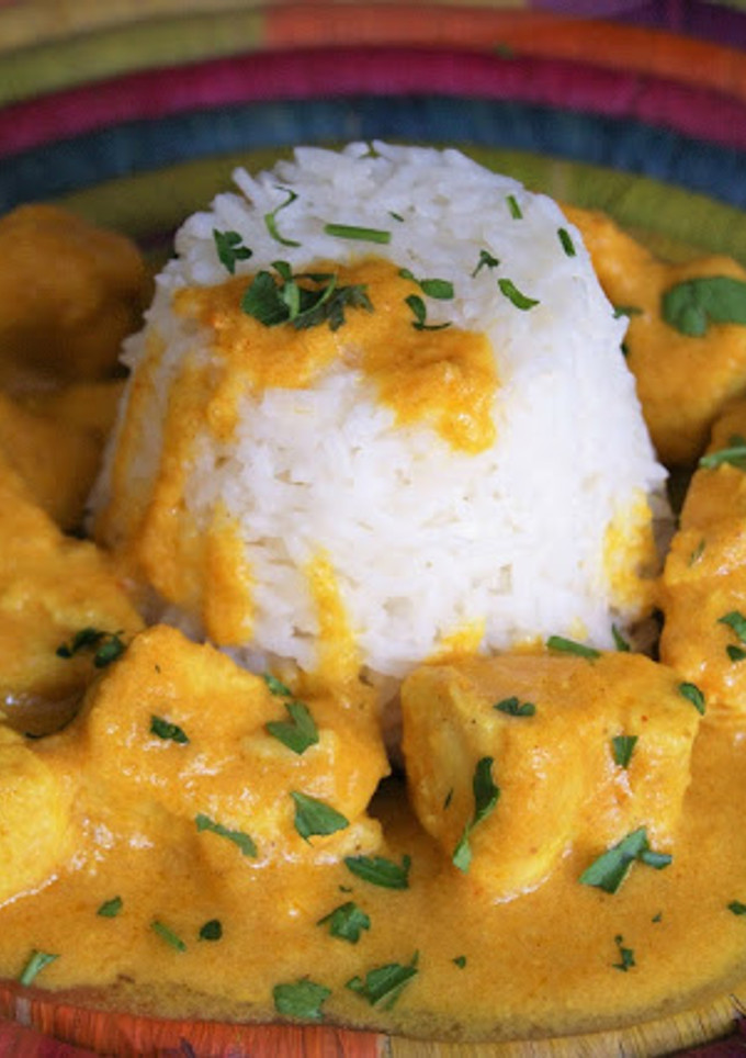 Una foto de Pollo al curry con arroz