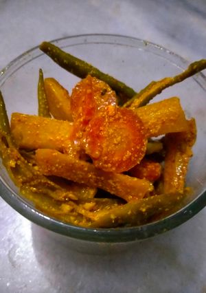 गाजर मूली का अचार (Gajar mooli ka achar recipe in hindi) रेसिपी मुख्य फोटो