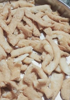 मैदा और मक्के के आटे के नमक पारे (Maida aur makki ke aate ke namakpare recipe in hindi) रेसिपी मुख्य फोटो