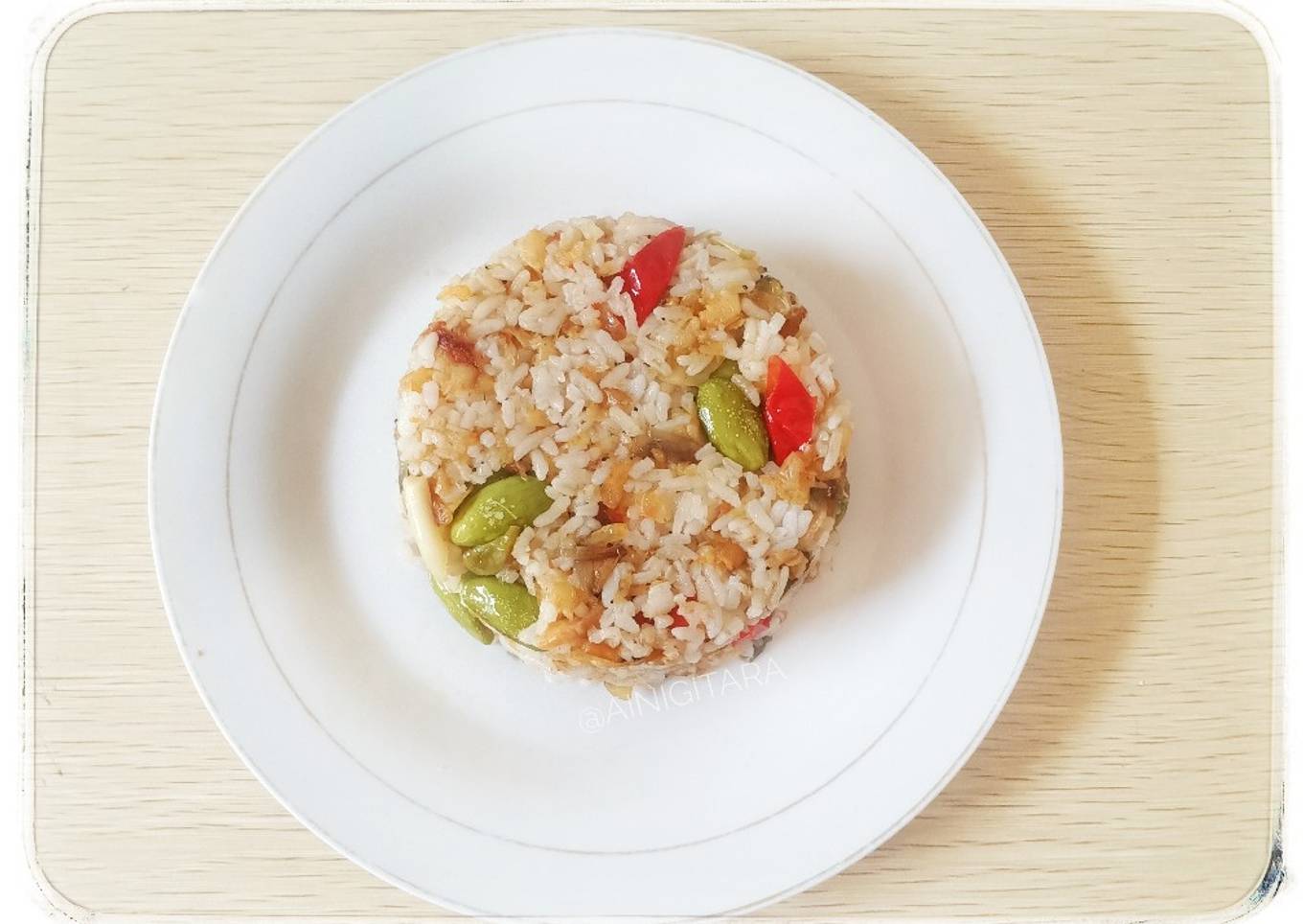 Nasi goreng udang rebon pete