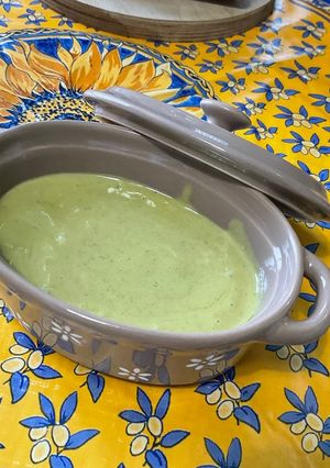 Une photo de Sauce salade au pesto de céleri