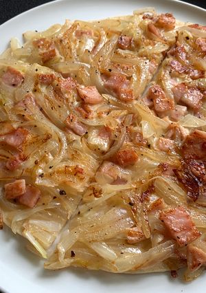 A picture of Pan Fried Onion Bacon Cheese Flatbread.