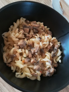 Gombás, tejszínes tészta recept fotója