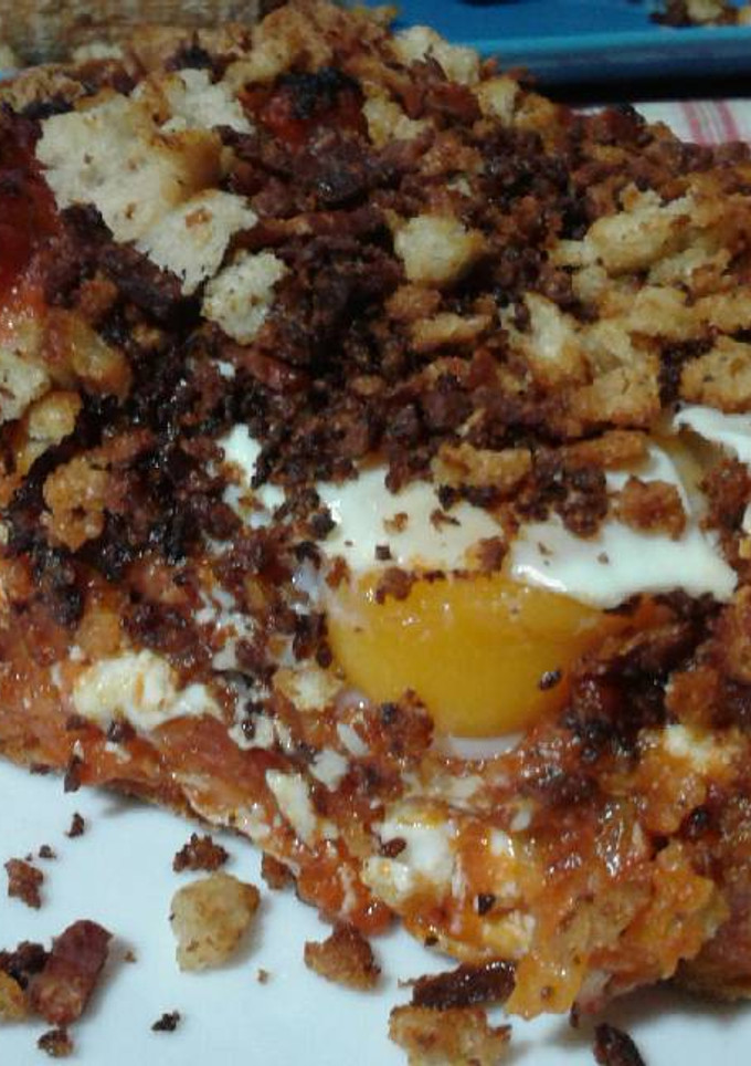 Una foto de Pan relleno de huevos a la flamenca