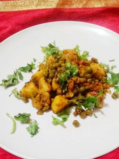 बीन्स मटर आलू मसाला (Beans matar aloo masala recipe in Hindi) रेसिपी मुख्य फोटो