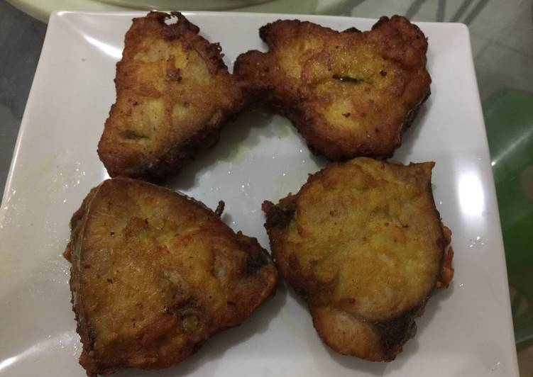 Tenggiri goreng bumbu kuning