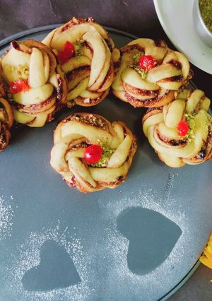 सिनेमन रोल (cinnamon roll recipe in Hindi) रेसिपी मुख्य फोटो