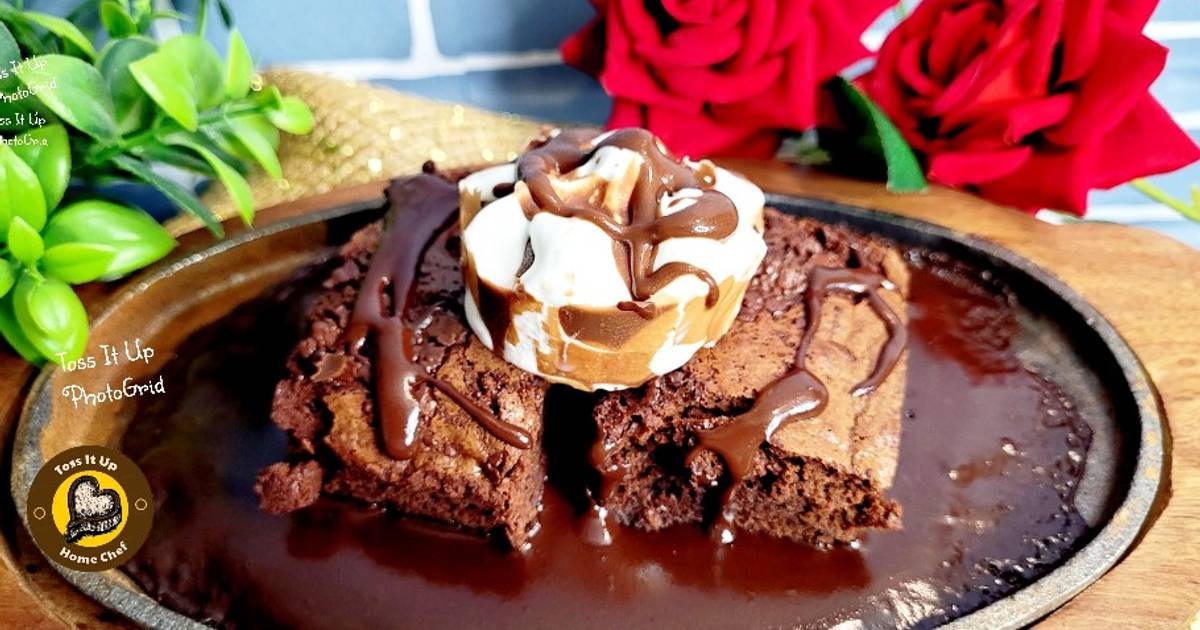 Sizzler Fudge Brownie With Homemade Chocolate Sauce Recipe by Rumana Irfan Cookpad