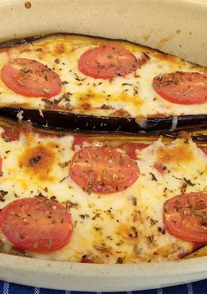 Una foto de Berenjenas con Mozzarella y cherrys