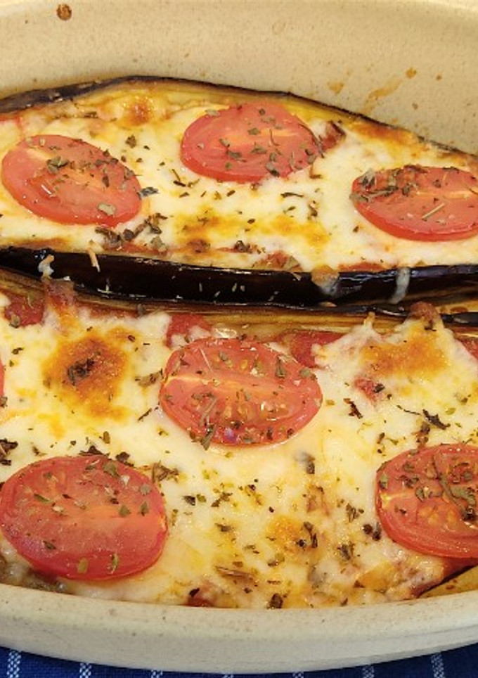 Una foto de Berenjenas con Mozzarella y cherrys