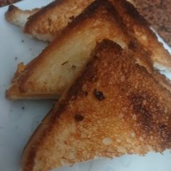 Cheddar garlic cheese toast A picture of Cheddar garlic cheese toast.