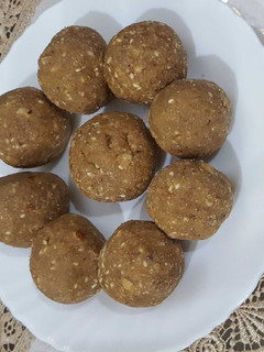 A picture of Oats Ladoo.