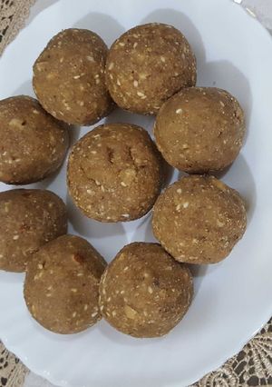 A picture of Oats Ladoo.