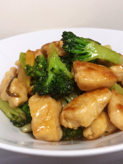 柠汁鸡胸肉 ·花椰菜🥦(微微 酸甜味) 的食譜成品照片