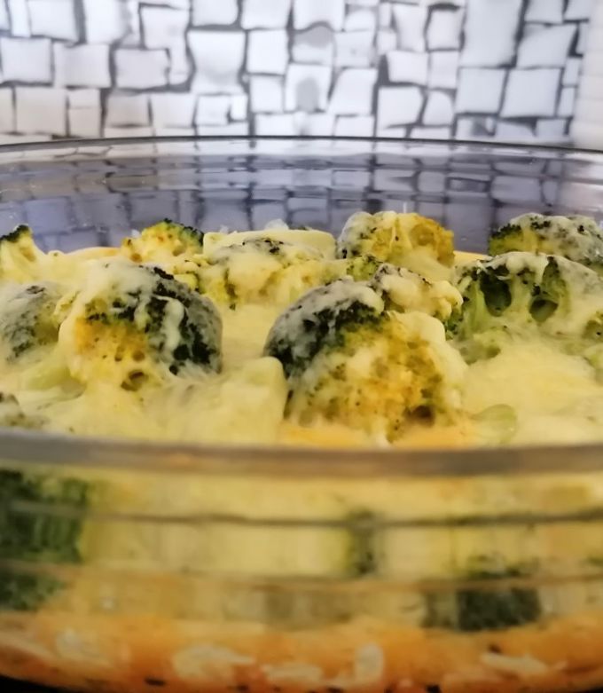 Sajtos brokkoli recept fotója