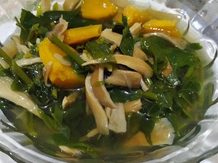 Langkah Mudah untuk Membikin Resep  288. Sayur Bening Katuk, Jamur, &amp;amp; Waluh yang Bisa Manjain Lidah, Bisa Manjain Lidah
