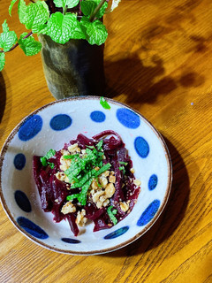 A picture of 涼拌薄荷甜菜根.