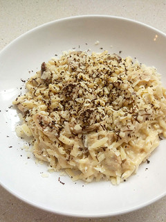 Una foto de Pasta con salsa de trufa y boletus