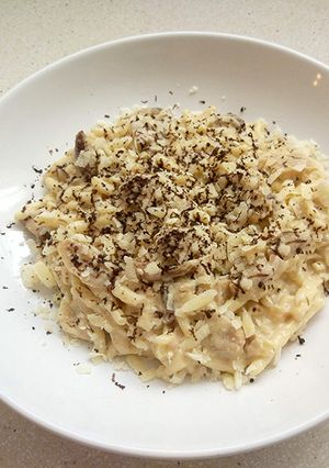 Una foto de Pasta con salsa de trufa y boletus
