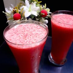 A picture of Strawberry Limca.