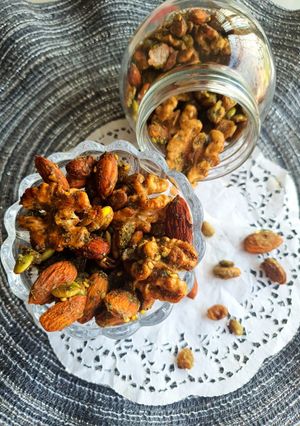 A picture of Zatar Spiced Nuts.