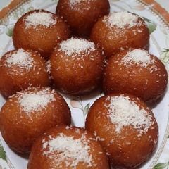 A picture of Gullab jaman.