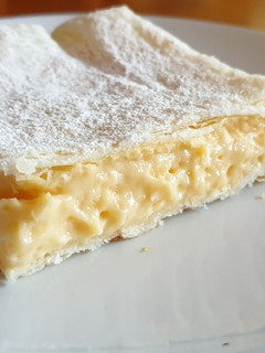 Una foto de Cremesh (pastel de crema de vainilla y hojaldre)