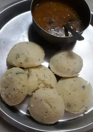 इडली सांबर (idli sambar recipe in Hindi) रेसिपी मुख्य फोटो