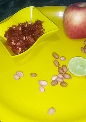 A picture of Apple peanut chutney.