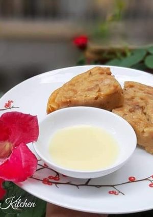 Hình của món Bánh chuối hấp chấm sữa đặc.