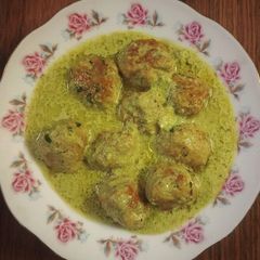 A picture of Chicken Kebabs In Creamy Capsicum Gravy.