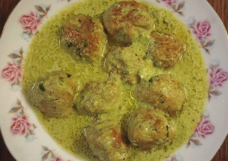 Chicken Kebabs In Creamy Capsicum Gravy