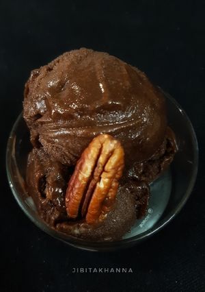A picture of Pecan Banana Choco ice-cream.