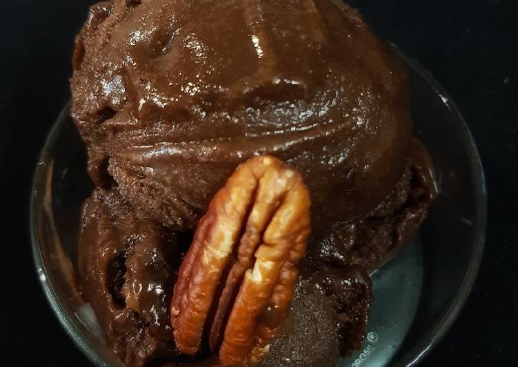 Simple Way to Make Homemade Pecan Banana Choco ice-cream