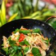 Gỏi Tai Mui Heo Trộn Hành Tây Rau Răm