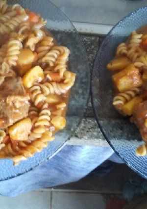 Una foto de Guiso de fideo tirabuzón