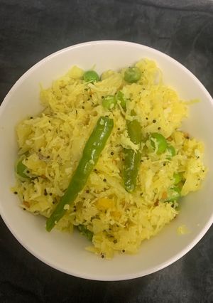 A picture of Cabbage peas thoran.