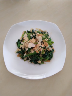 韓式小菜-涼拌麻香杏仁菠菜 的食譜成品照片