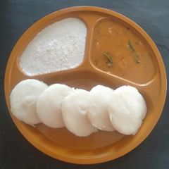 Idli Sambhar with coconut chutney A picture of Idli Sambhar with coconut chutney.