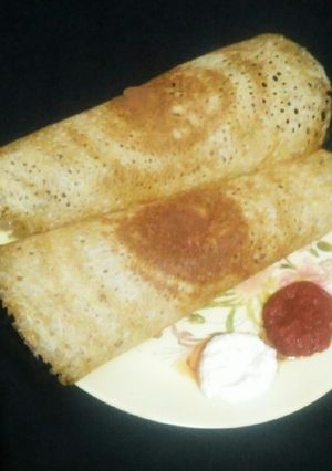 પ્લેન ઢોસા (Plain Dosa Recipe In Gujarati) રેસીપી મુખ્ય ફોટો