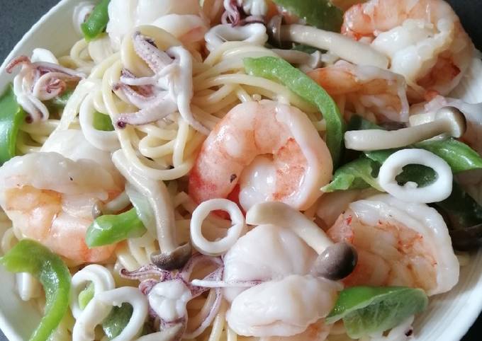 Simple Way to Prepare Homemade Seafood Noodle